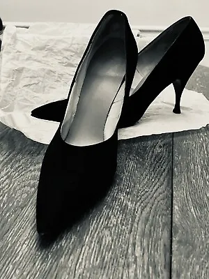 A Perfect Black Suede Pump!  Vintage  “Custom Made” 1950’s-1960’s • $55
