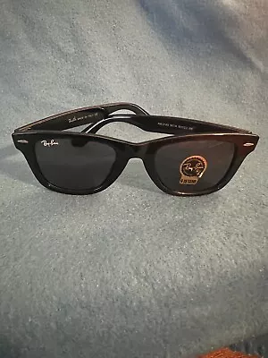 New Ray-Ban Wayfarer Classic RB2132 Sunglasses. With Black Frame G-15 Lenses • $100