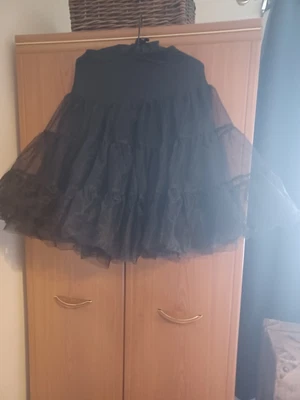 £3 • Buy Under Skirt Net Size 14