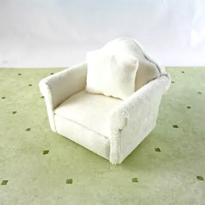 Dollhouse Miniature White Fleecy Armchair T6296 • $8.99