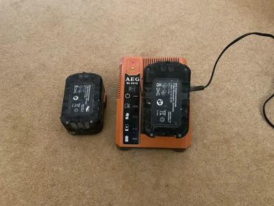 £40 • Buy AEG BL9618 Battery Charger & 2 18 V Batteries 71364
