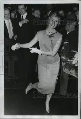 1956 Press Photo Michele Morgan On Release Of Production Marguerite De La Nuit • $19.99
