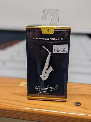 Vandoren Alto Saxophone Reeds - Str.  4 - Box Of 10 Sealed • $16.99