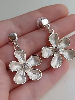 Large Silver Cream & Gem Flower Shaped Drop Earrings • £4.49