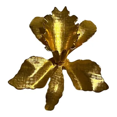 Vintage Gold Tone Boutonniere Flower Vase Brooch • $8.99