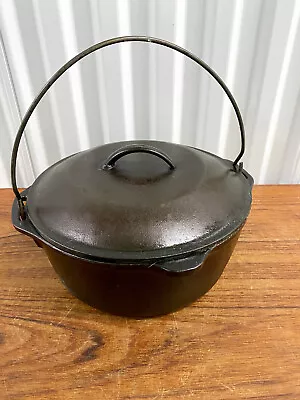 Vintage Lodge Cast Iron #8 DO Dutch Oven W/Lid And Handle • $84.99