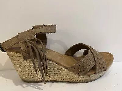 Minnetonka Naomi Suede Leather Wedge Platform Espadrilles Sandals Fringe Tan 9 • $26