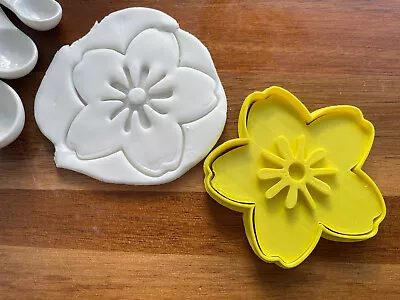 Daffodil Spring Biscuit Cookie Or Fondant Cutter & Embosser  Icing Clay Cake • £4.99