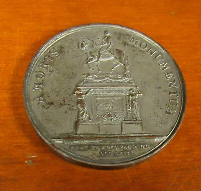 Paris Amoris Monumentum Medal • $22.99