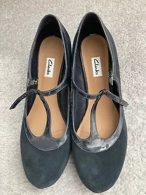Clarks Chorus Navy Suede T-bar Strap Mid Heel Court Shoes Size Uk 7d • £12.50