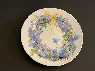 Hallmark Marjolein Bastin 1995 Blue Floral W/Butterflies Wreath Plate 7 3/4” • $8