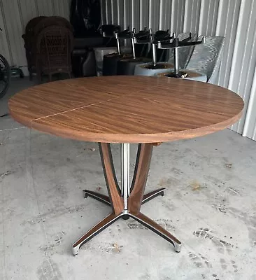 MCM CHROMCRAFT Dining Table And 4 Chairs VINTAGE 1960’S • $950