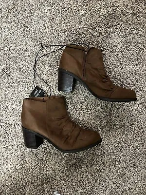 Arizona Jean Co Oakes Women's 8 Suede Scrunch Ruffled Ankle Boots • $15