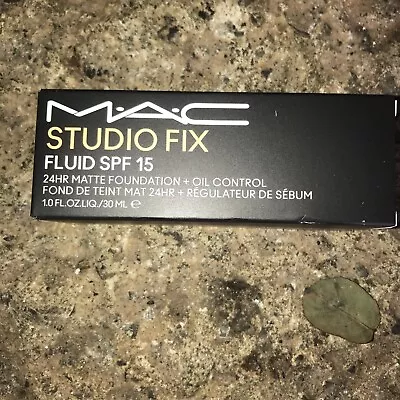 Mac Studio Fix Fluid Spf15  Matte Foundation 30ml- Shade: Nc 17 • £22
