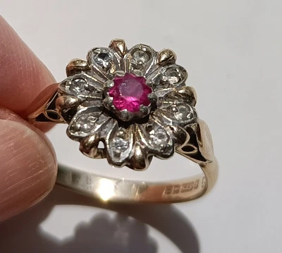 £135 • Buy HALLMARKED 1960s VINTAGE 9CT GOLD RUBY & SPINELS FLOWER DAISY RING SIZE O