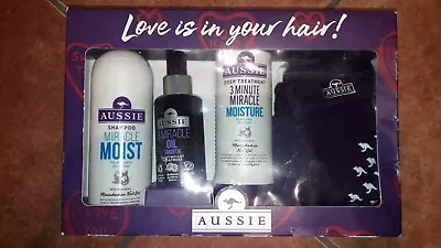 AUSSIE DEEP TREATMENT MIRACLE MOIST SHAMPOO & CONDITIONER &oil And Socks • £16.99