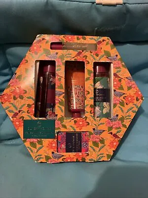 Oliver Thomas Pomegranate & Rhubarb Bathing Collection 5 Pieces Gift Set • £5