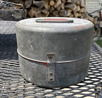VINTAGE METAL MINERS/RAILROAD LUNCH BUCKET      Note Pic 10  • $20