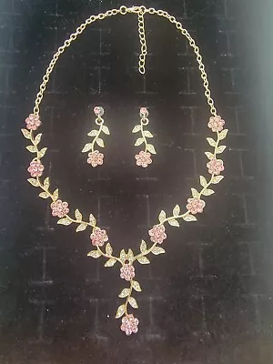 Vintage Gold Tone Pink Rhinestone Flower Necklace & Earrings • $20