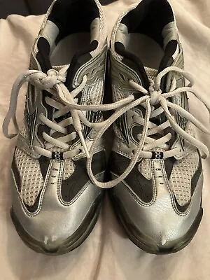 Mizuno Wave Tornado  Volleyball Shoes Sz US Women’s 8.5 Silver And Black • $14.22