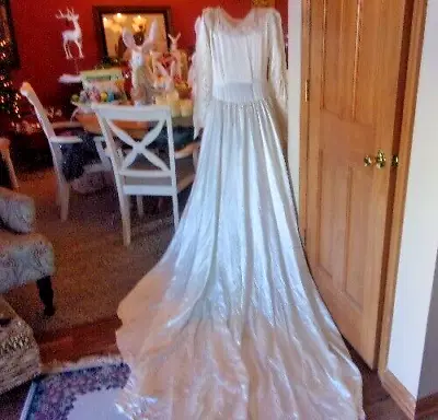 Ladies Antique Wedding Gown • $24