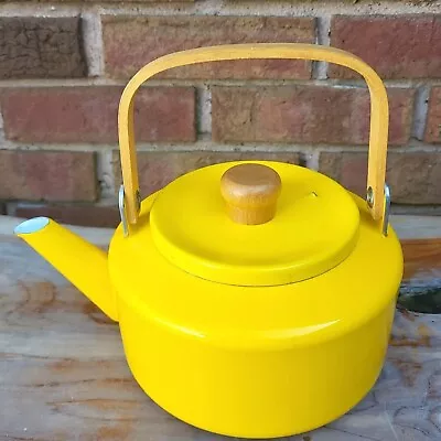 Vtg 1 Quart Enameled Yellow Tea Pot Lid Wood Handle Lid Knob By M. Kamenstein NY • £38.57