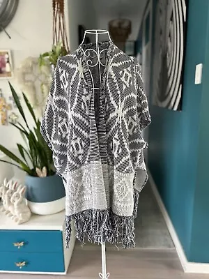 Ghanda Cotton Blend Fringed Knit Boho Poncho. One Size • $24