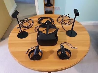 Oculus Rift CV1 PC VR Headset With Touch Controllers • £130