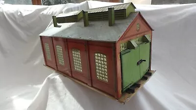 HORNBY ENGINE No2 ENGINE  SHED IN VERY NICE CONDITION BUT MISSING 1 CHIMNEY • £95