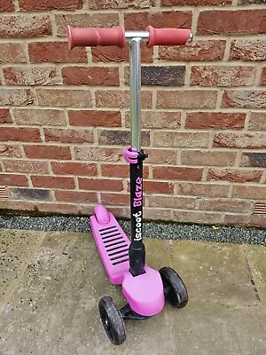 Iscoot Blaze Kids 3 Wheel Scooter Pink Light Up Wheels • £10