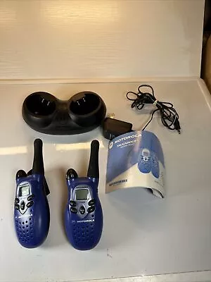 Motorola T5400 2 Way Radio Pair Walkie Talkies 14 Channel Blue W/Charger Tested • $25.16