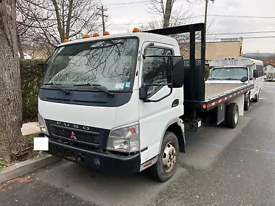 🚚 For Sale: 2005 Mitsubishi Fuso Flatbed Truck With E Tracks And A Liftgate 🚚 • $18750