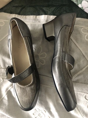 £4.99 • Buy Ladies Shoes Size 7 Equity Leather Worn Once 