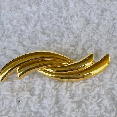 Vintage Monet Gold Tone Wavy Curved Bar Pin Brooch Twist Wrap Infinity Swirl • $11.99