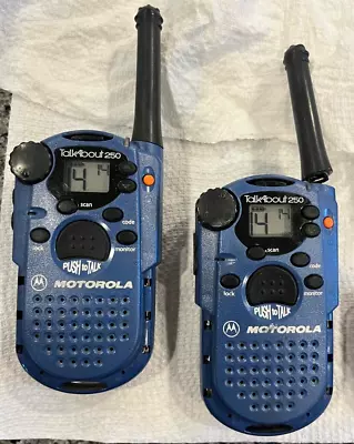 2 Motorola Talkabout 250 Walkie Talkies W/ Channel Scan And Lock Tested  Blue • $34.99