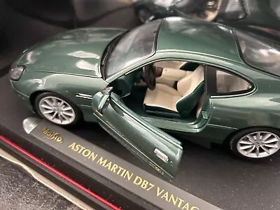 🤓   MAISTO Premier Edition Aston Martin Vantage DB7 1:18 Scale Model - Green😎 • £10.50