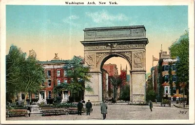 Vintage New York City NY Washington Arch Postcard • $9