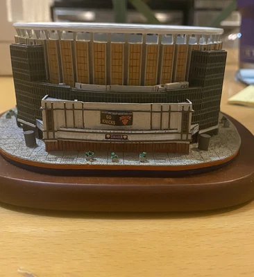 $225 • Buy Danbury Mint Madison Square Garden Arena NBA New York Knicks Figurine 