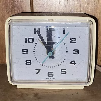 VTG Timex Plug-In Alarm Clock 7369A 120 Volt Turquoise Minute Hand USA Tested • $24.98