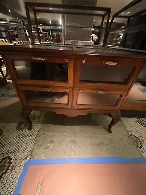 Beautiful Antique Mahogany Display Cabinet • $100