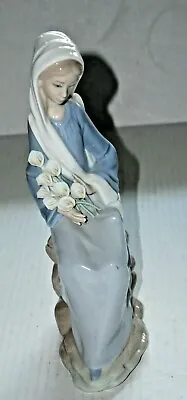 Lladro Hand Painted Figurine Female Sitting Holding Easter Lilies Spain • $99.99