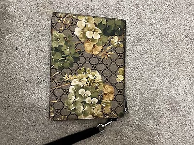 £300 • Buy Gucci Pouch