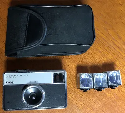 Kodak Instamatic 133 Camera - With Case & Flash Cubes AS IS • $19.95