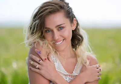 Miley Cyrus 20x30cm Photo Without Autograph Large Photo Star Photo Picture Music Cinema • £2.57
