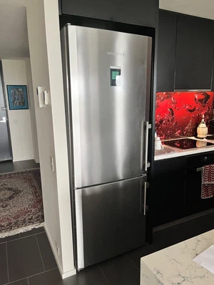 $1000 • Buy Liebherr Fridge/Freezer PremiumPlus BioFresh NFrost 473 L