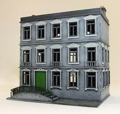 'EUROPEAN 3-STORY RESIDENTIAL TOWNHOUSE' - 28mm PAINTED TO COLLECTOR'S STANDARD • £85