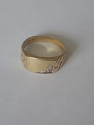 9 Ct Gold Mens Ring Size U • £51