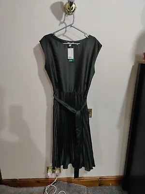 New H&M Womens Green Pleated Dress Size UK 14 RRP £30 • £11.99
