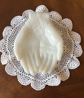 Vintage AVON Milk Glass Open Hands Floral Trinket Ring Or Soap Dish • $11.40