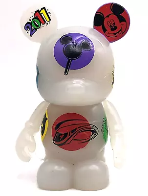 DISNEY Vinylmation - 2011 Edition - WHITE LOGOS 2011 - Disney Parks Features • $10.95